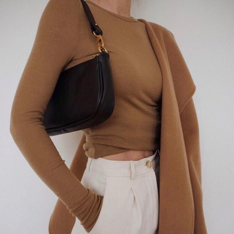 HOW BAGS COMPLETE AN OUTFIT!