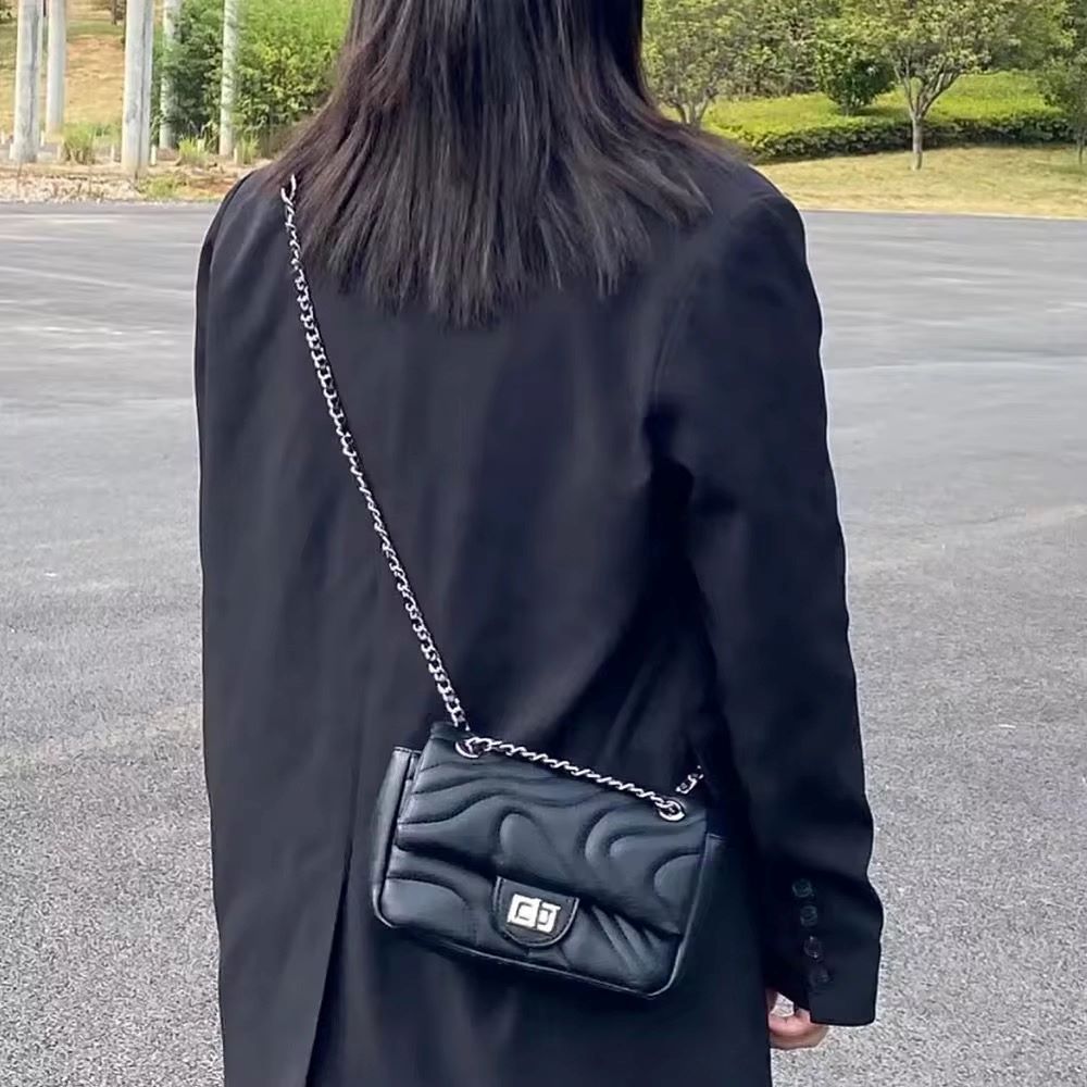 She Got Curves Quilt Slings